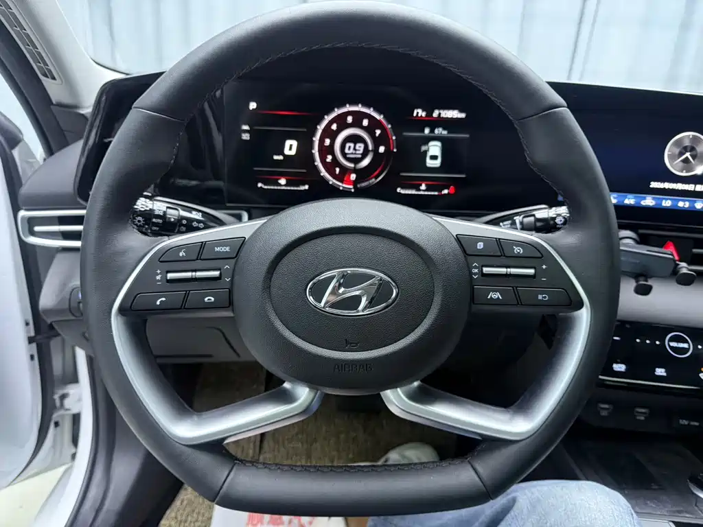 Hyundai Elantra — миниатюра 21