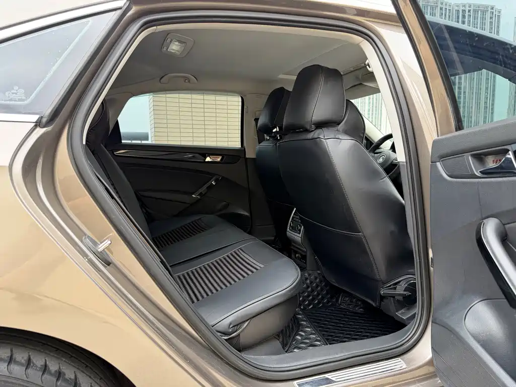Volkswagen Passat — миниатюра 12