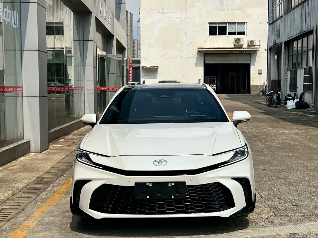 Toyota Camry — миниатюра 2
