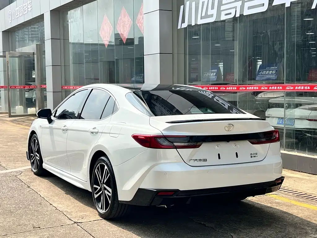 Toyota Camry — миниатюра 4