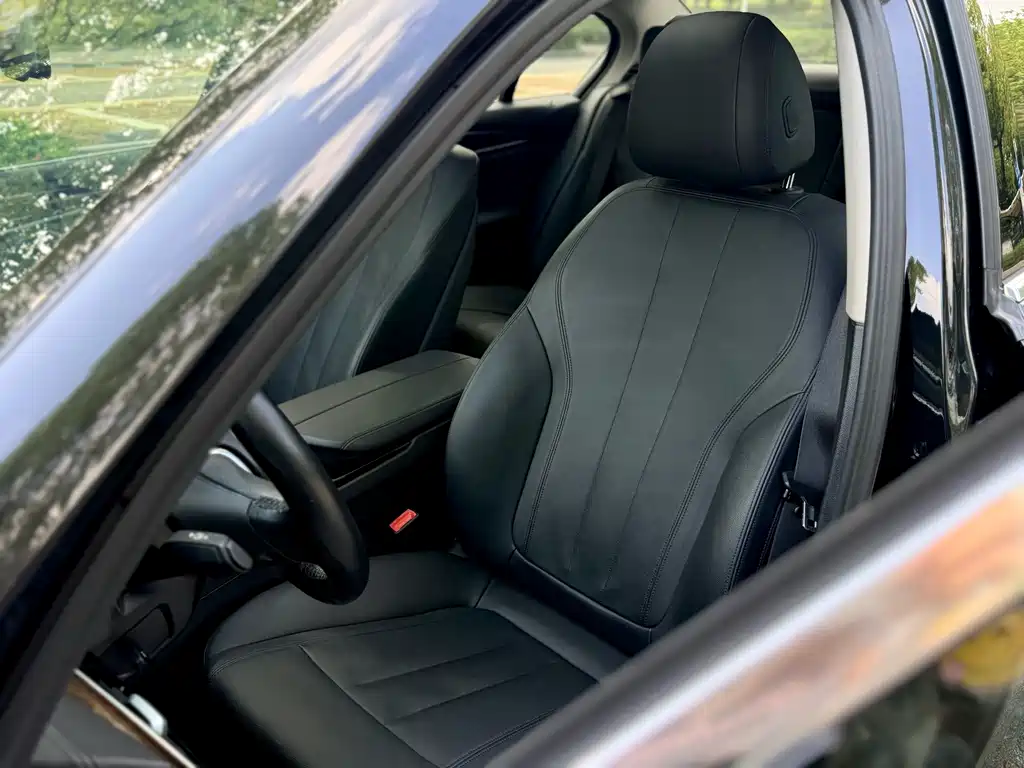 BMW 5 Series — миниатюра 14
