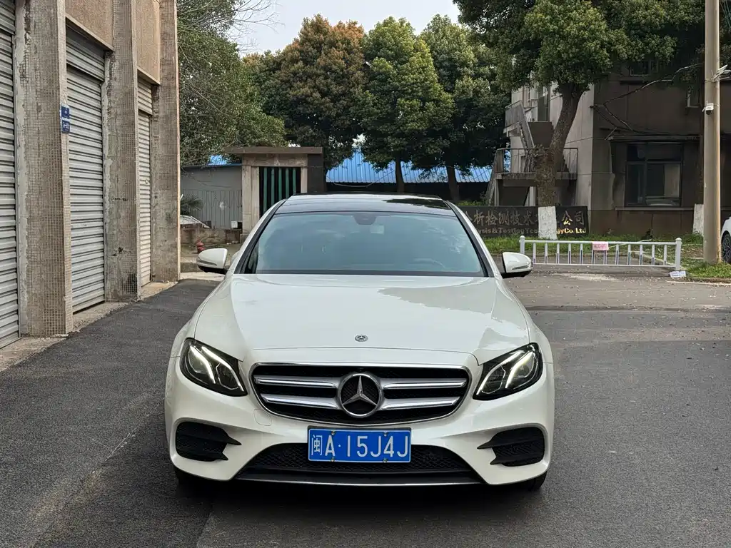 Mercedes-Benz E-Class — миниатюра 2