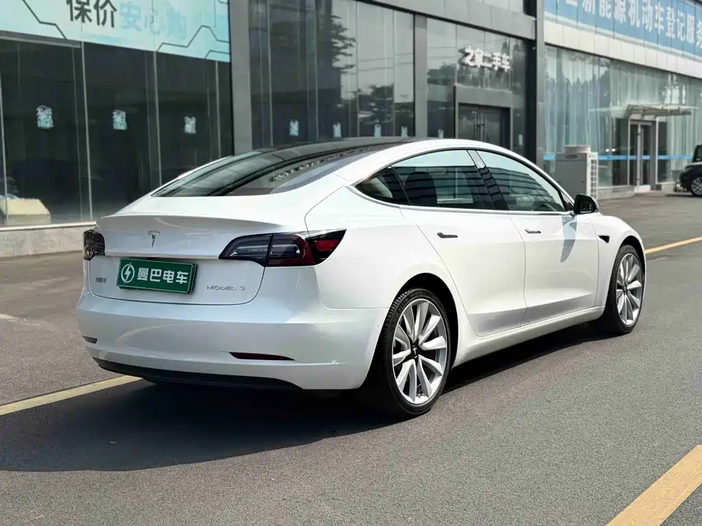 Tesla Model 3 — миниатюра 6