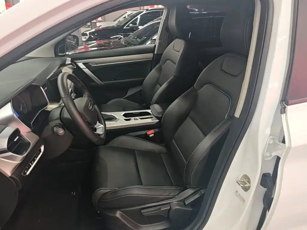 Geely Binyue — миниатюра 15