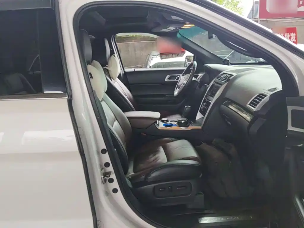 Ford Explorer (Import) — миниатюра 25