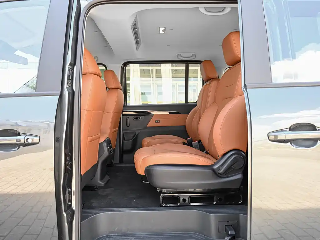 SRM Xinyuan Xiangshang V6 New Energy — миниатюра 10