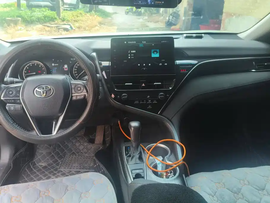 Toyota Camry — миниатюра 12