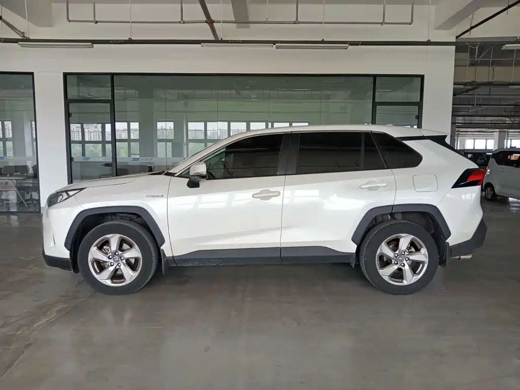 Toyota RAV4 — миниатюра 3