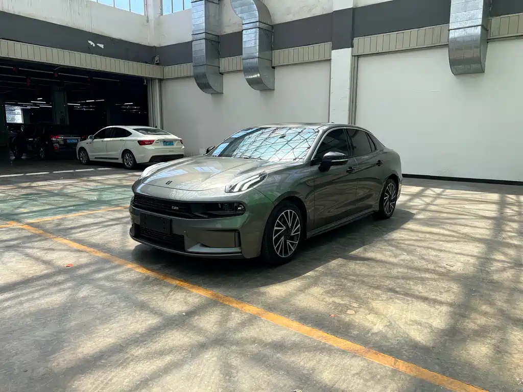 Lynk & Co 03