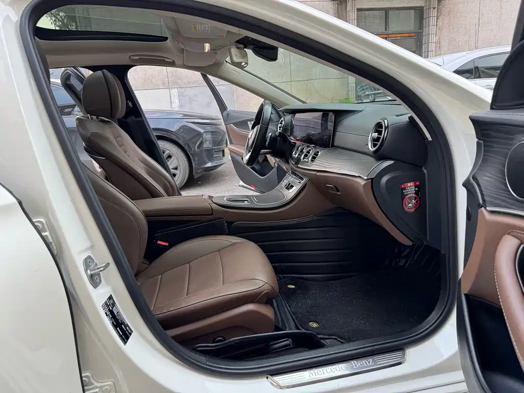 Mercedes-Benz E-Class — миниатюра 7