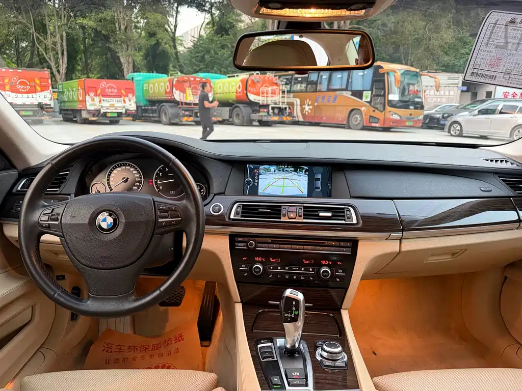 BMW 7 Series — миниатюра 10