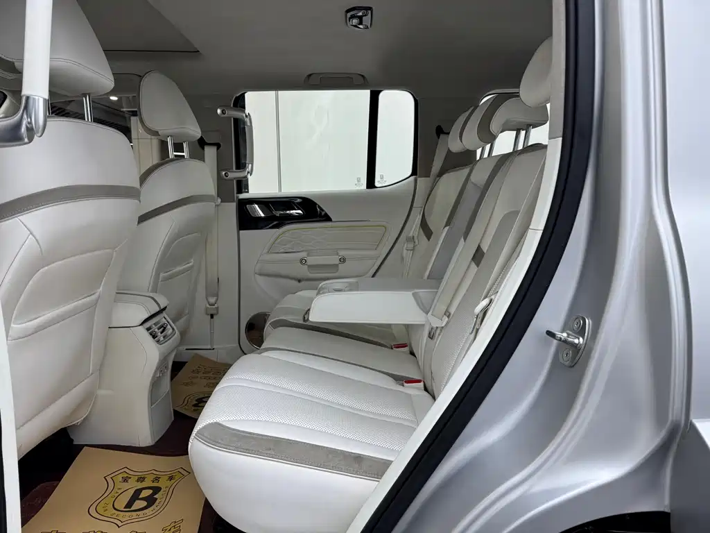 TANK CO CREATION TANK 300