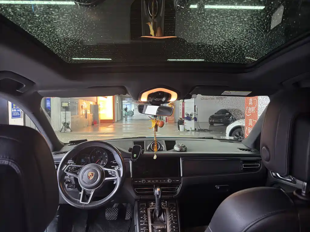 Porsche Macan — миниатюра 11