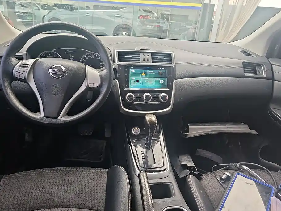 Nissan Tiida — миниатюра 12
