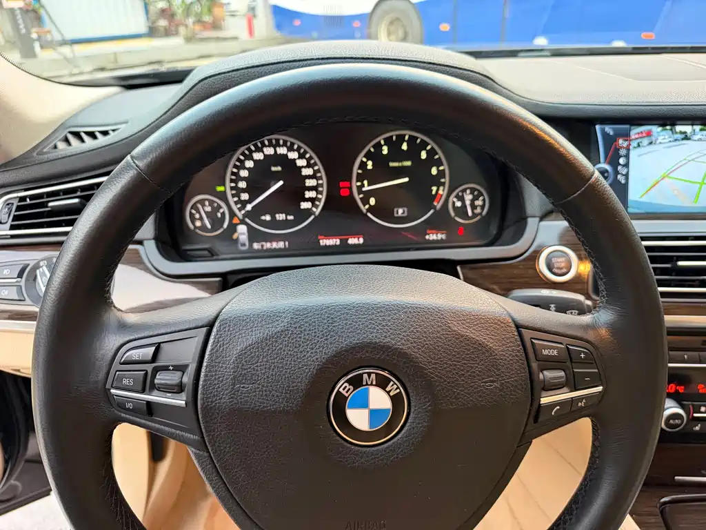 BMW 7 Series — миниатюра 8