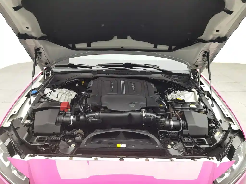Jaguar XF — миниатюра 6