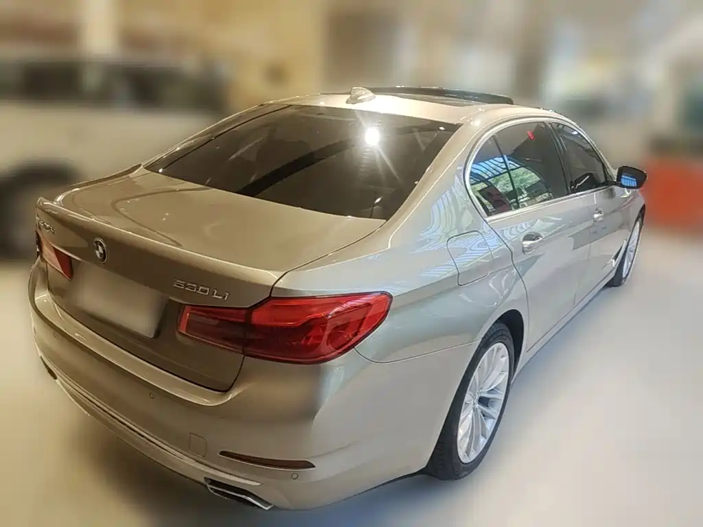 BMW 5 Series — миниатюра 10