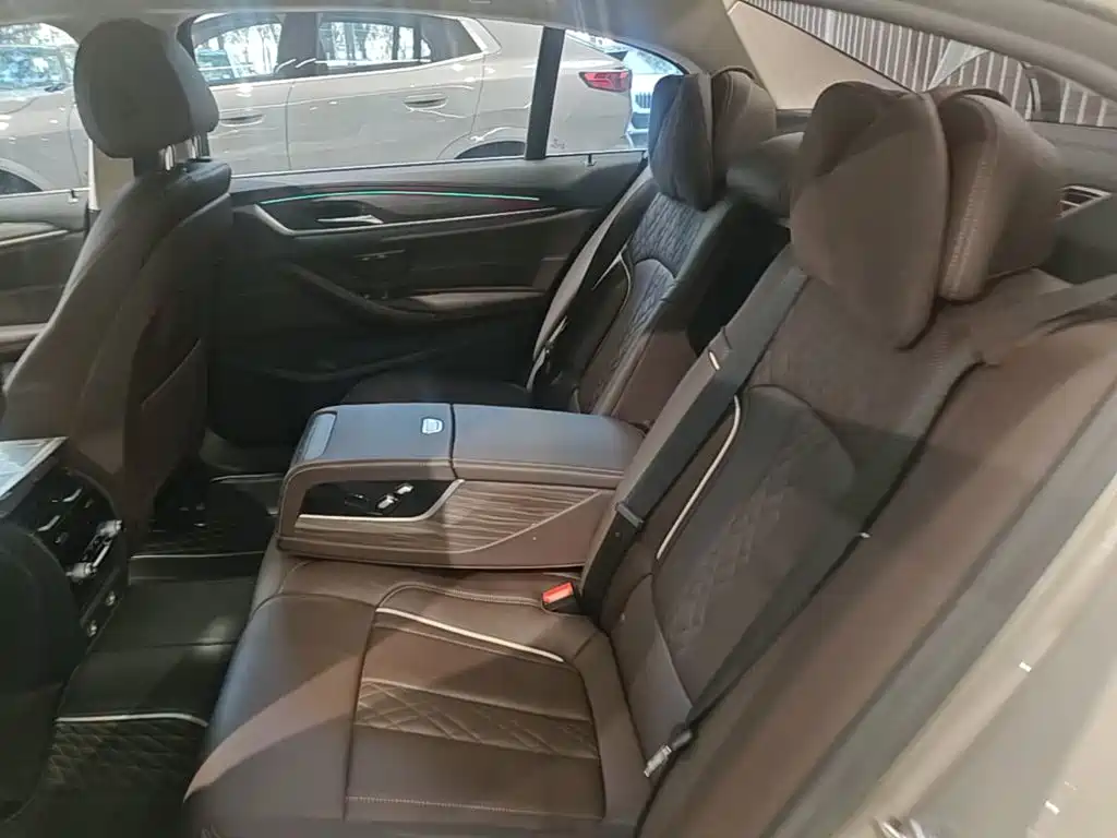 BMW 5 Series — миниатюра 22