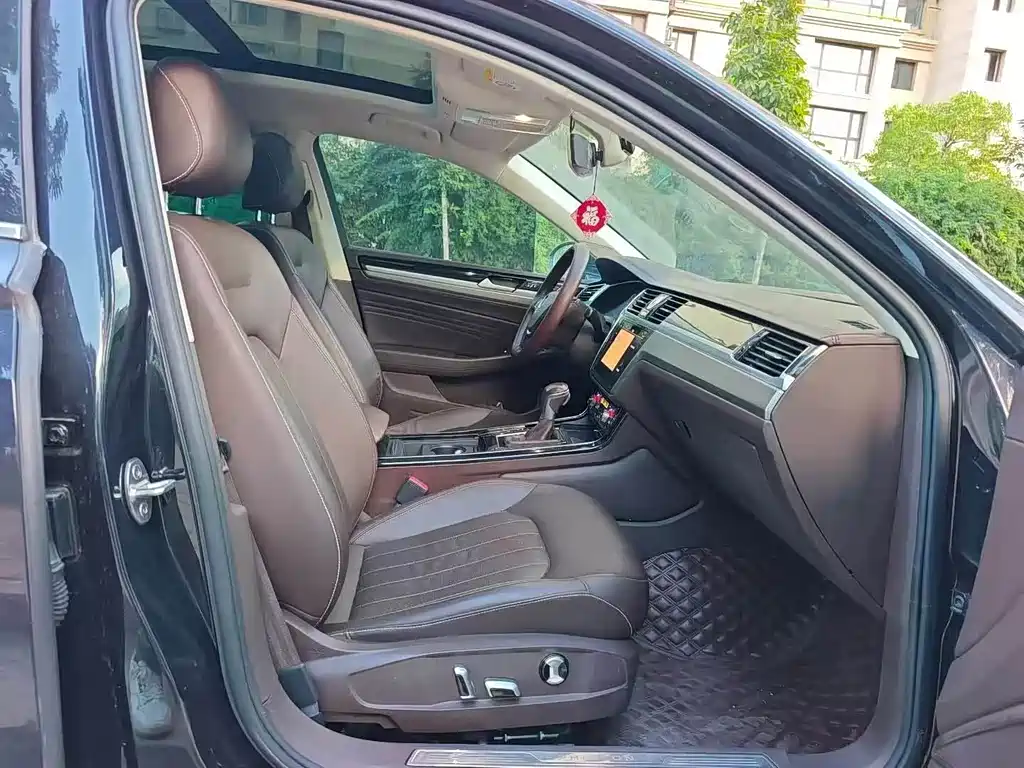 Volkswagen Phideon — миниатюра 4