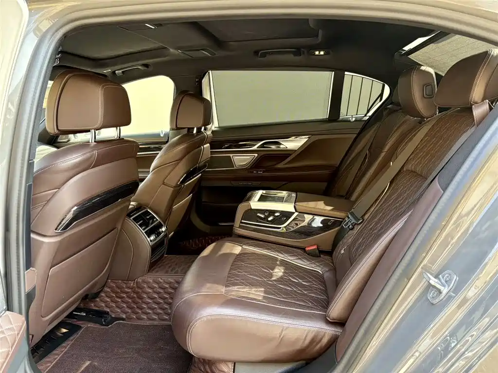 BMW 7 SERIES