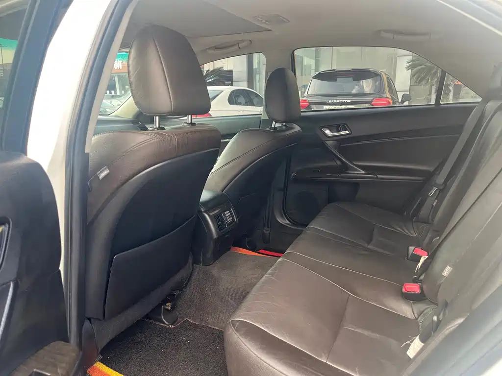 Toyota Reiz — миниатюра 6
