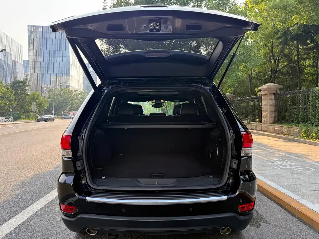 Jeep Grand Cherokee (Import) 3.0L Elite Navigation Edition, фото 18