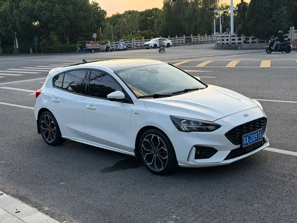 Ford Focus — миниатюра 7
