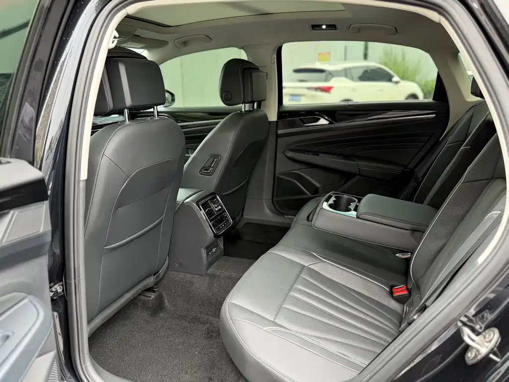 Volkswagen Passat — миниатюра 7