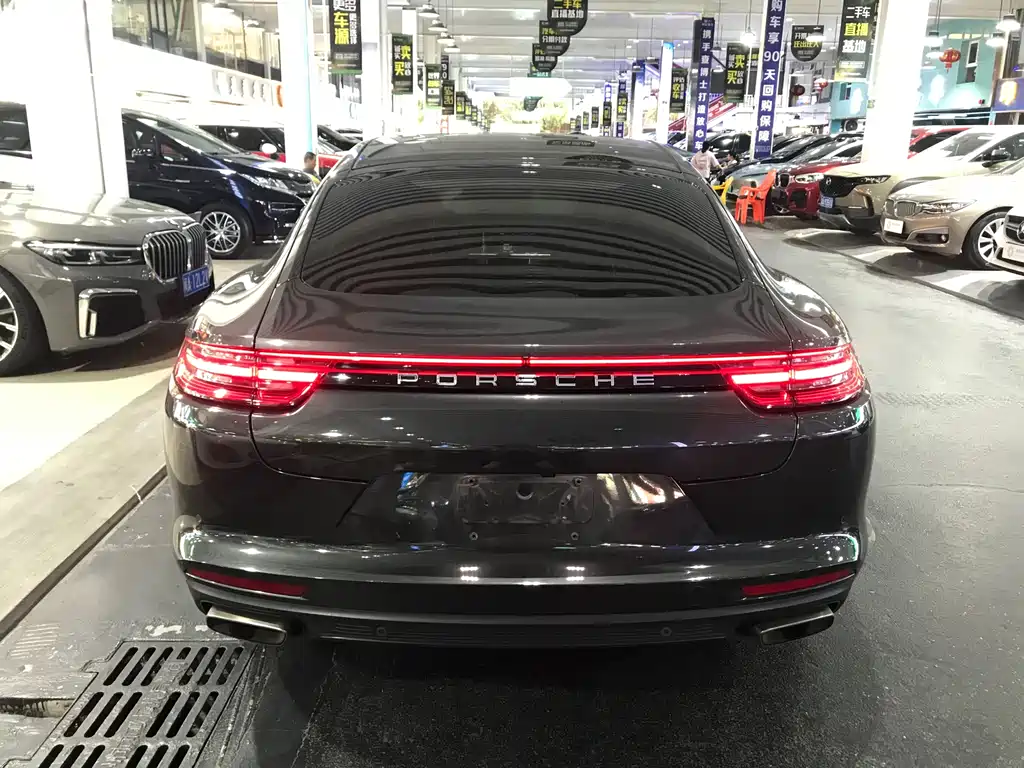 PORSCHE PANAMERA
