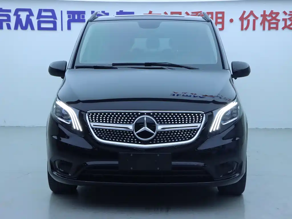 Mercedes-Benz Vito 2023 2.0T 7 мест