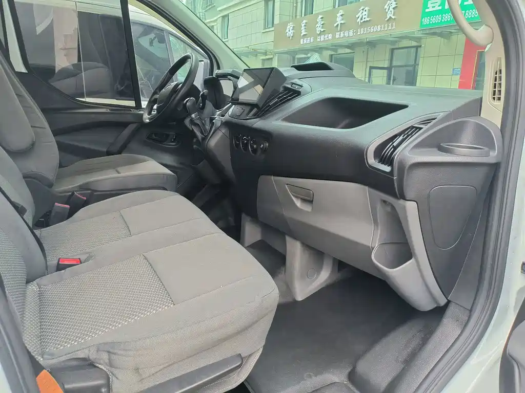 Ford Transit — миниатюра 4