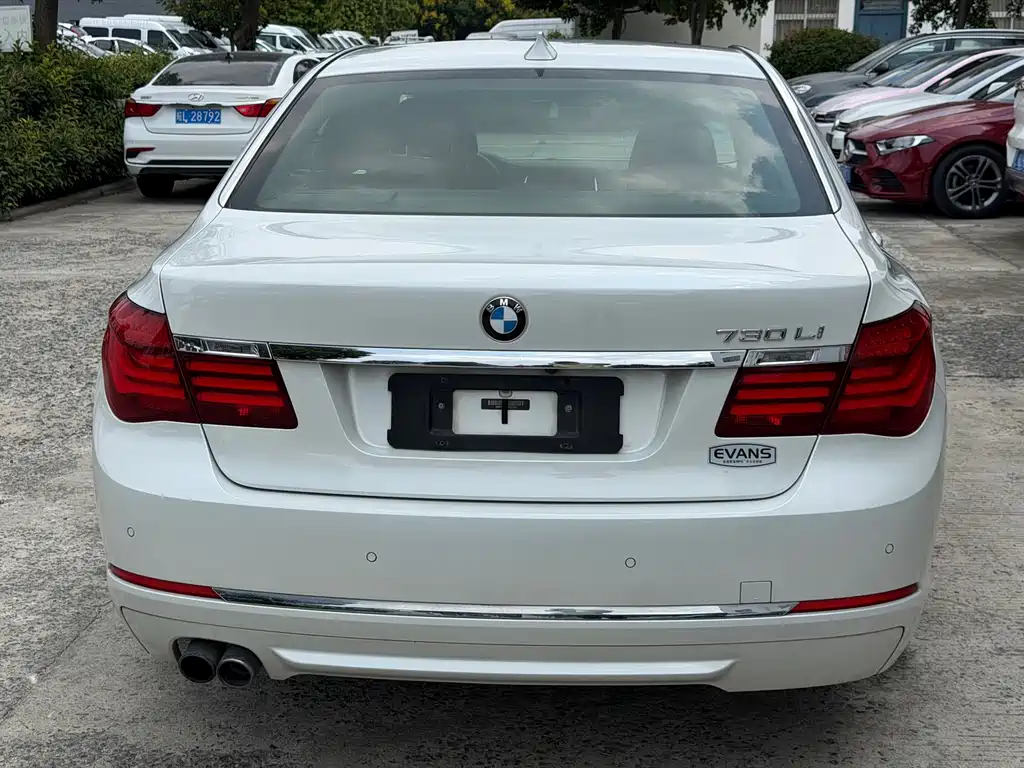 BMW 7 Series — миниатюра 4