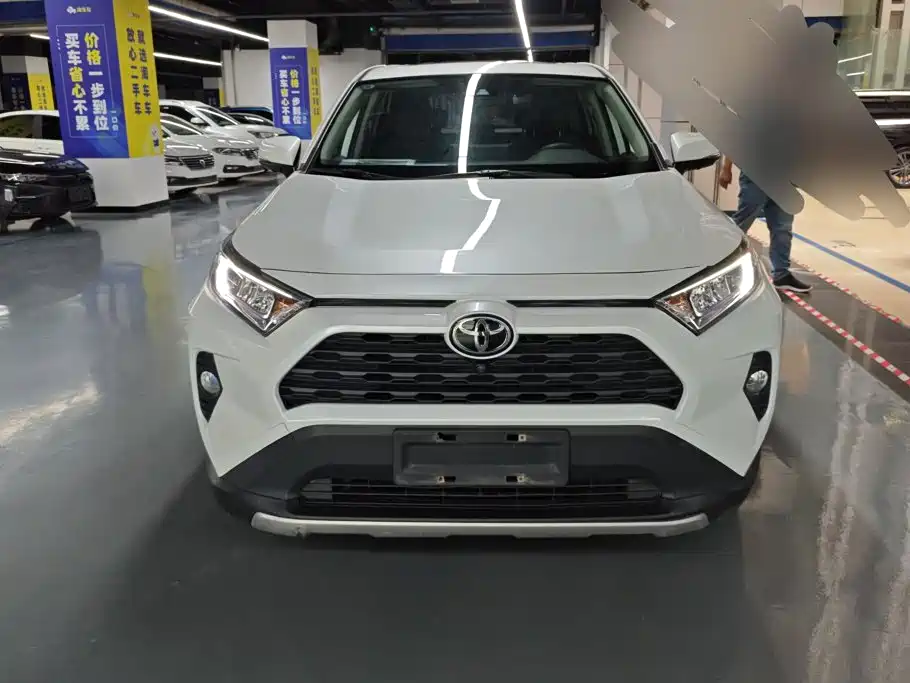 Toyota RAV4 — миниатюра 2