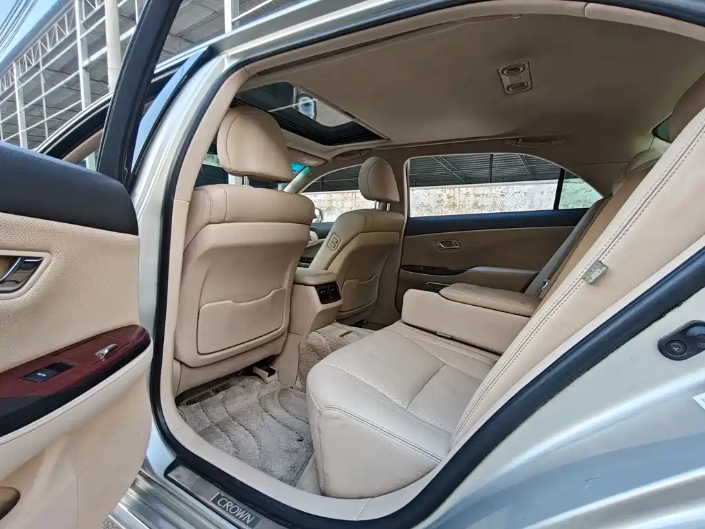 Toyota Crown — миниатюра 16