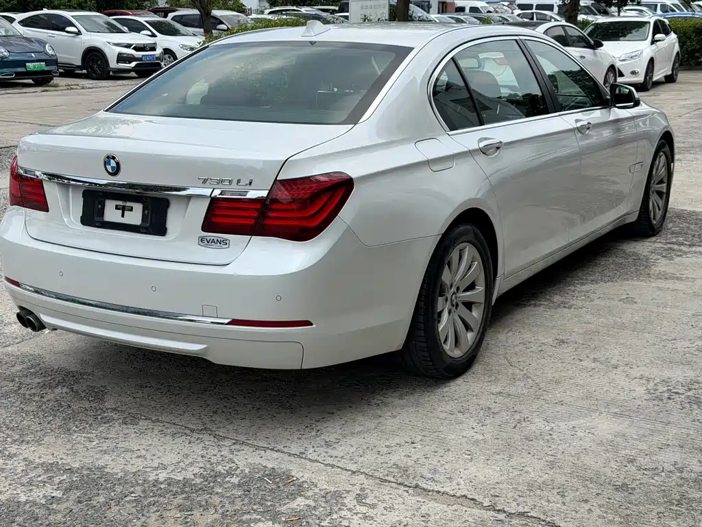 BMW 7 Series — миниатюра 3