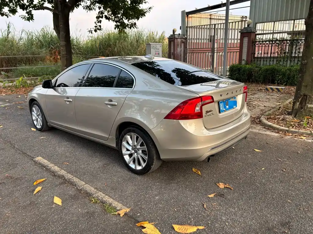 Volvo S60 — миниатюра 10