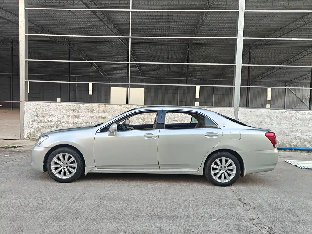 Toyota Crown — миниатюра 7