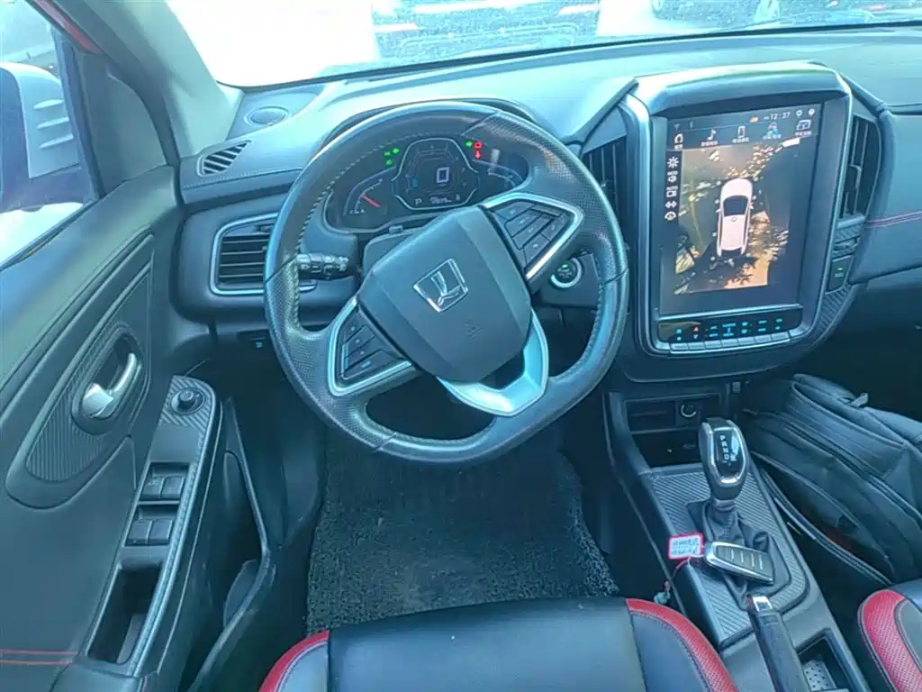 Luxgen U5 SUV — миниатюра 11