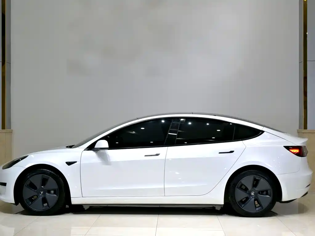 Tesla Model 3 — миниатюра 4
