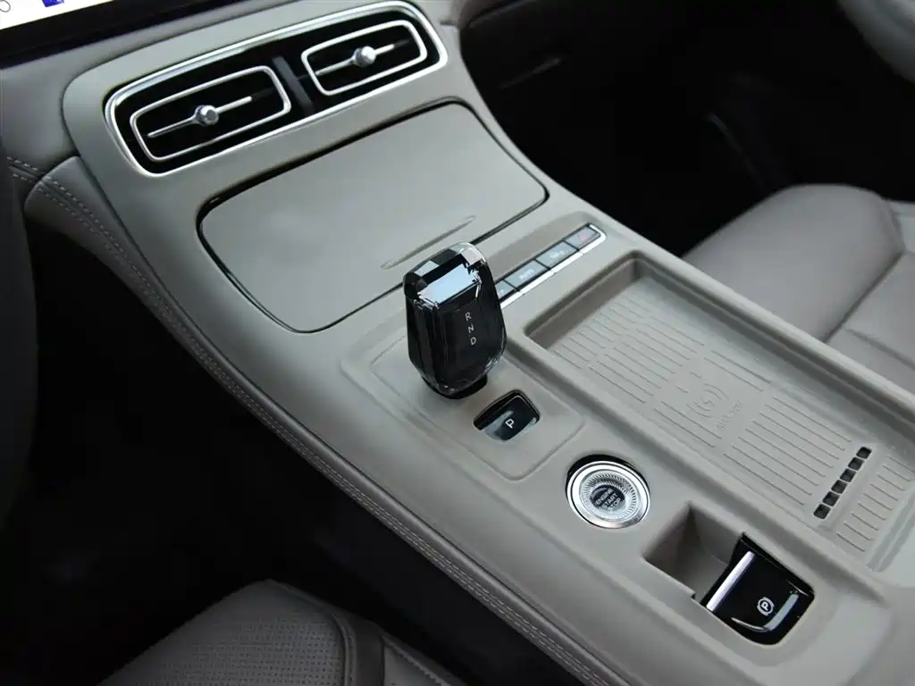 Geely Boyue L L 2025 1.5TD DCT