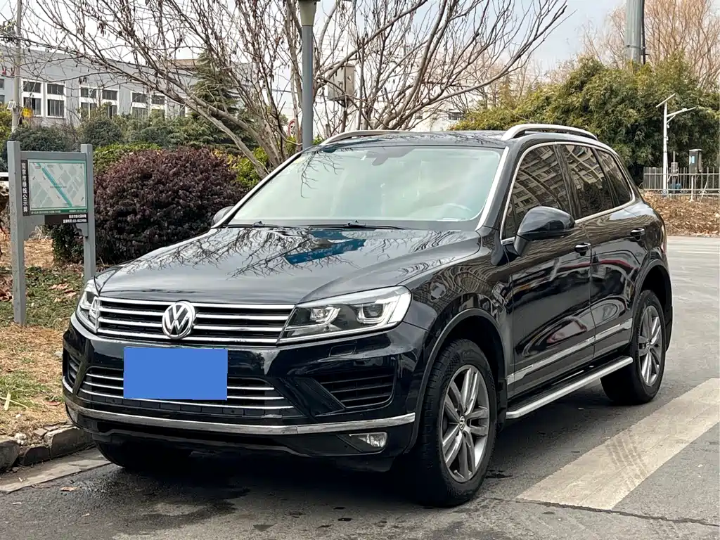 VOLKSWAGEN TOUAREG