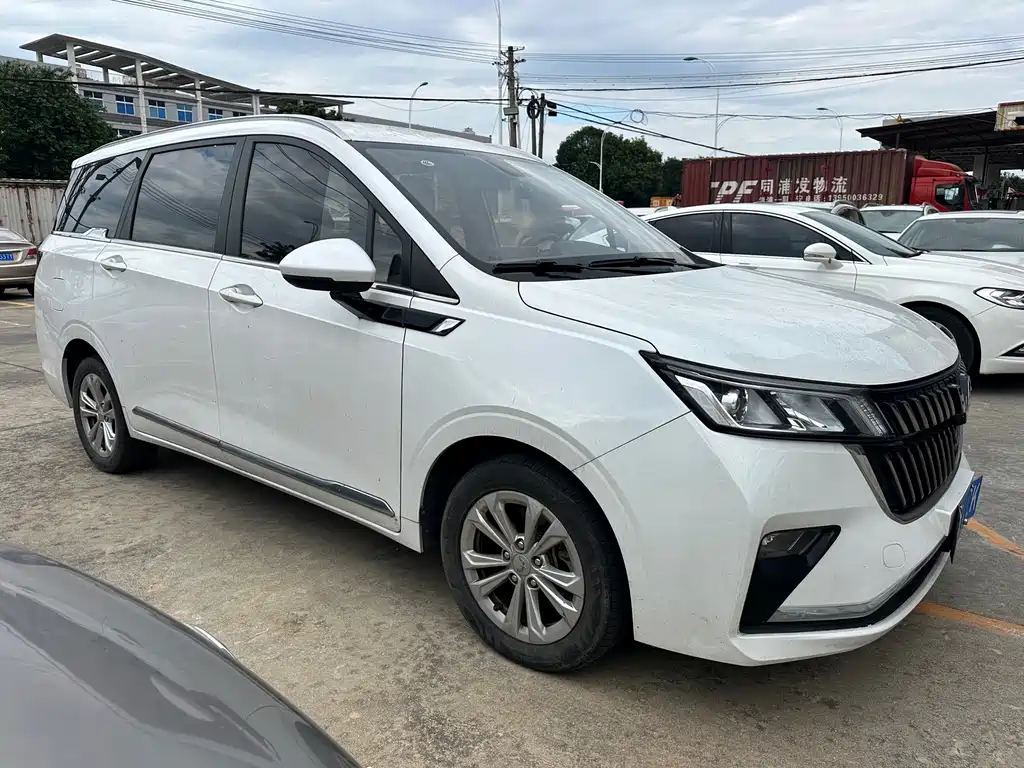 Wuling Jiachen — миниатюра 3