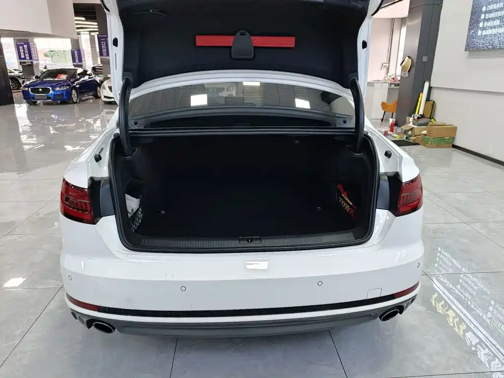 Audi A4L — миниатюра 10