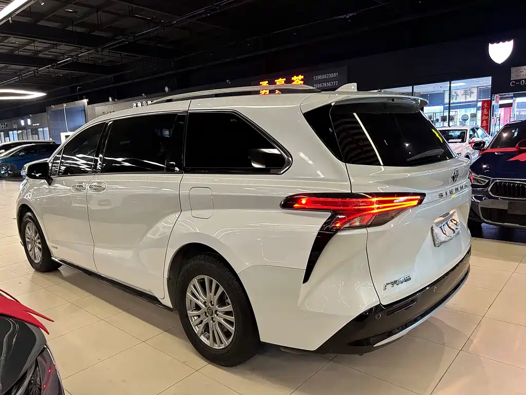 TOYOTA SIENNA