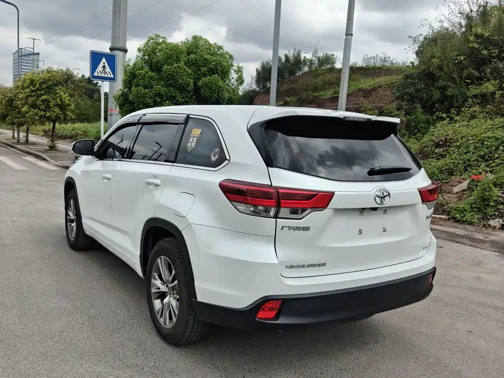 TOYOTA HIGHLANDER