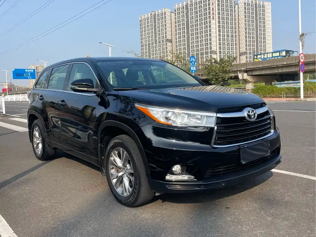 TOYOTA HIGHLANDER