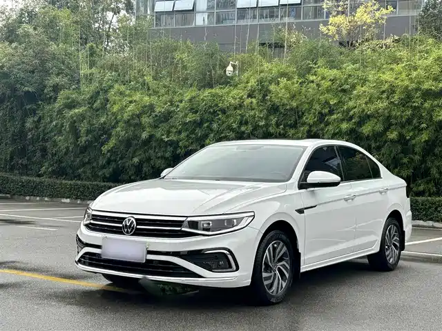 VOLKSWAGEN BORA 2023