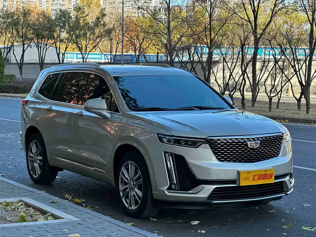 CADILLAC XT6