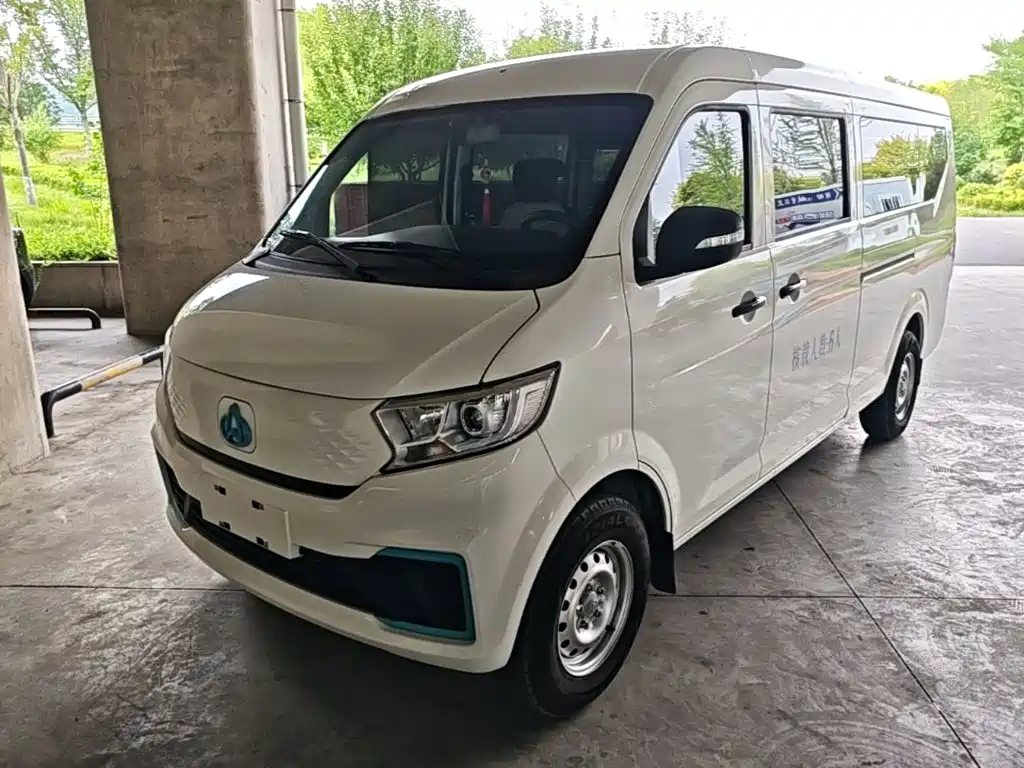 跨越星V7 EV 2025款 255km 智享型 6座 38.64kWh