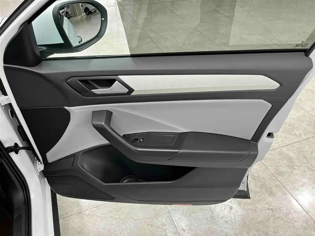 VOLKSWAGEN T ROC EXPLORING SONGS